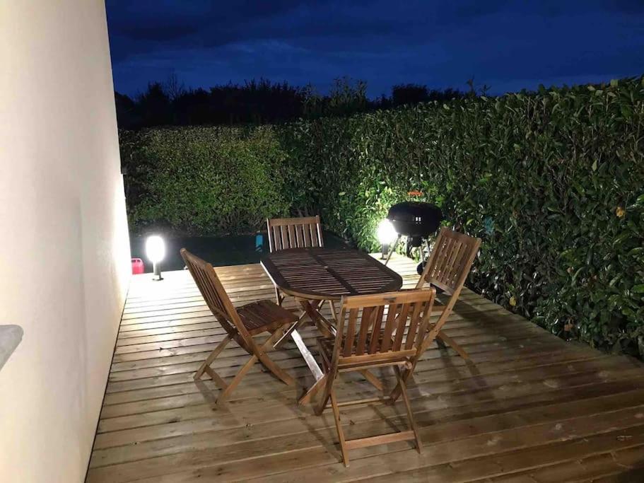 Maisonnette Avec Terrasse Argences Bagian luar foto