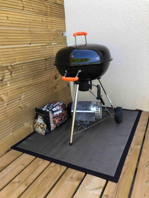 Maisonnette Avec Terrasse Argences Bagian luar foto